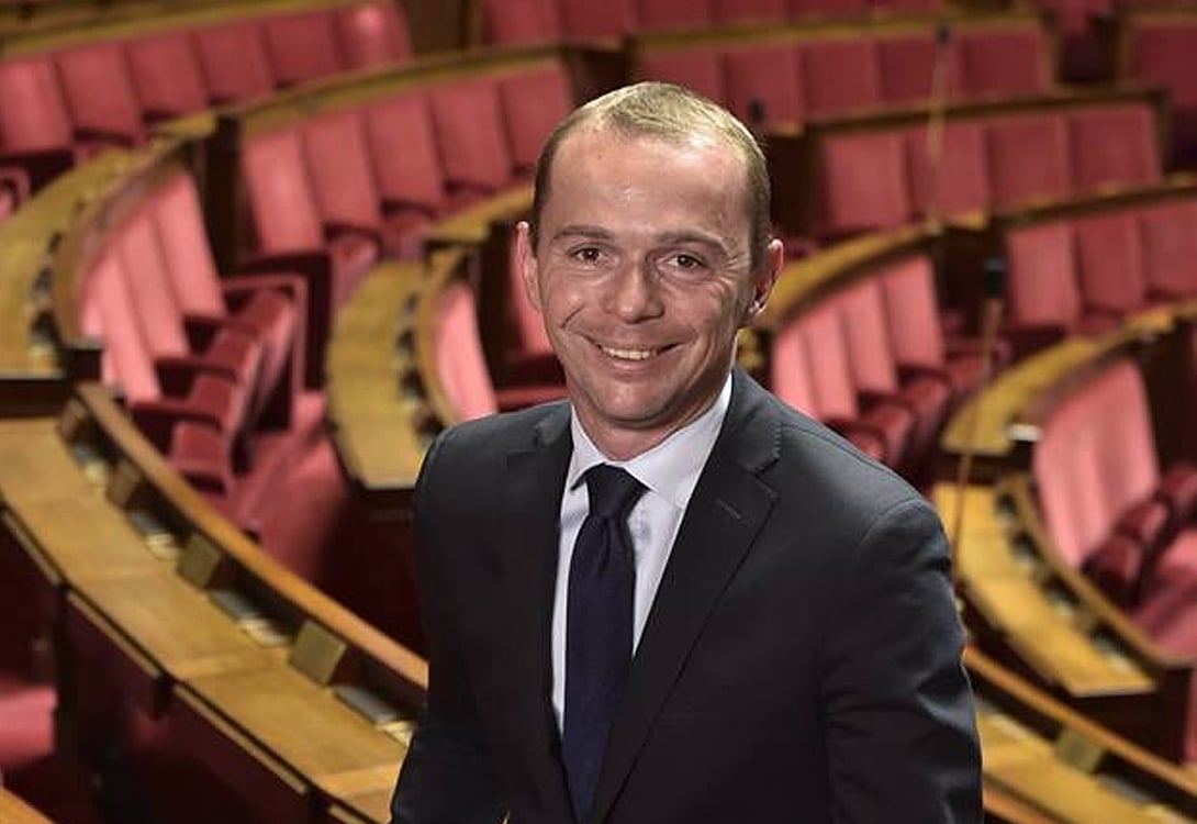 //www.olivierdussopt.fr/wp-content/uploads/2016/01/portrait-olivier-dussopt-assemblee.jpg